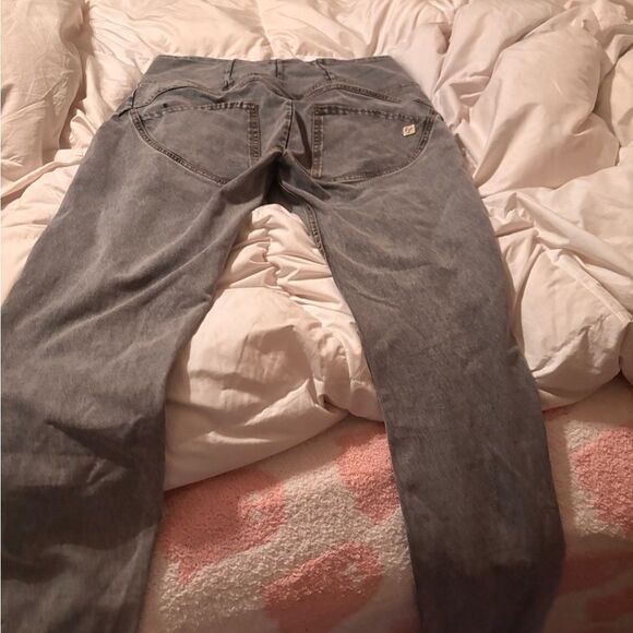 Freddy Brand Stylish Gray Denim Jeggings - Picture 4 of 5
